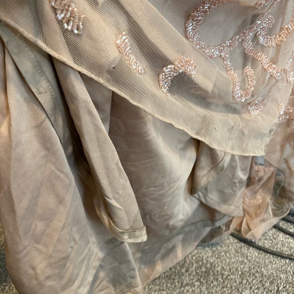 Jasz prom dress 0, lights pink. Bottom slightly damaged, repairable w/ dry clean - Picture 2 of 6